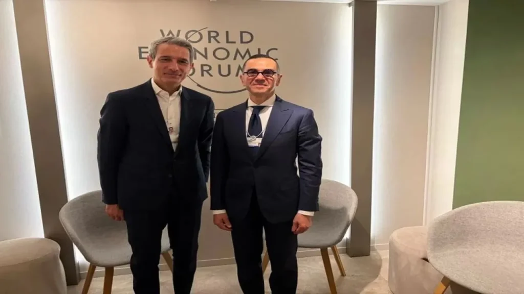 استثمارات صناعية جديدة.. الخطيب يبحث توسعات سان جوبان بمجال مواد البناء المستدامة